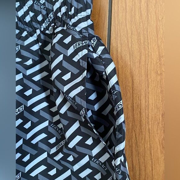 Versace  Logo Print Drawstring Swim Trunks size 4/ Large - Picture 8 of 15